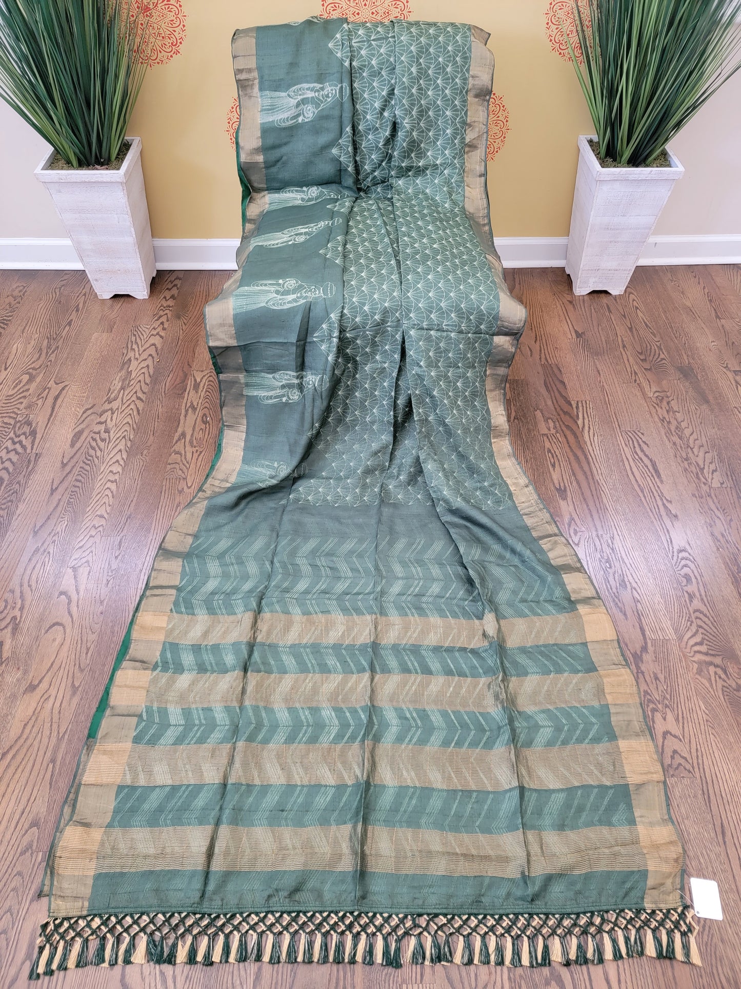 handloom-tusser-shibori-saree-online-shop-green-fromt