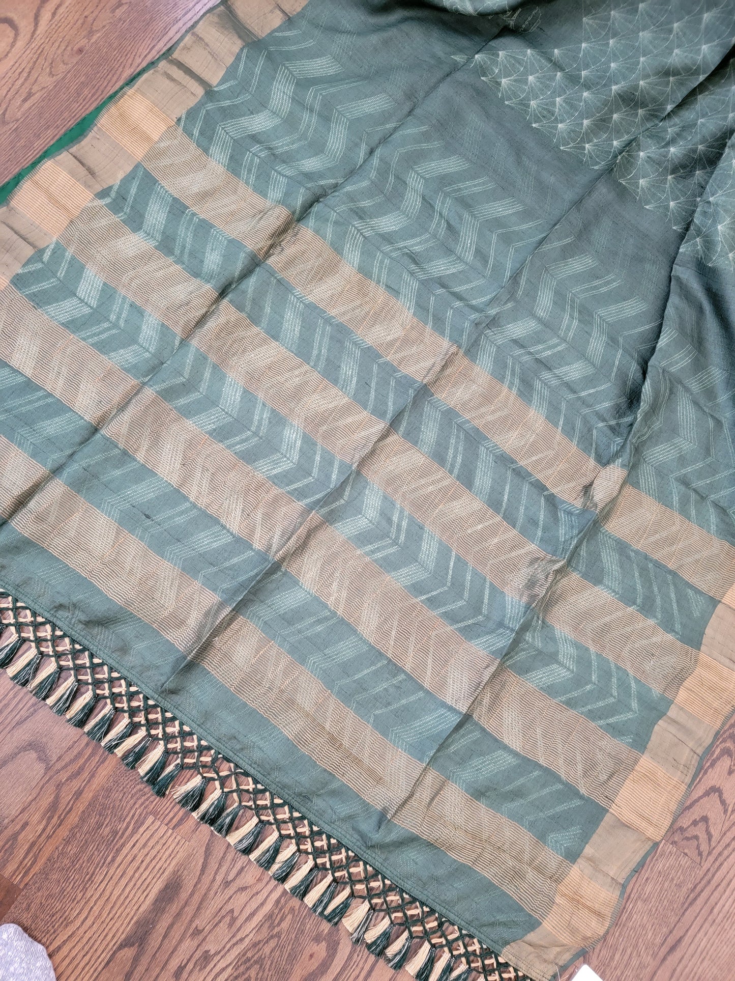 handloom-tusser-shibori-saree-online-shop-green-pallu