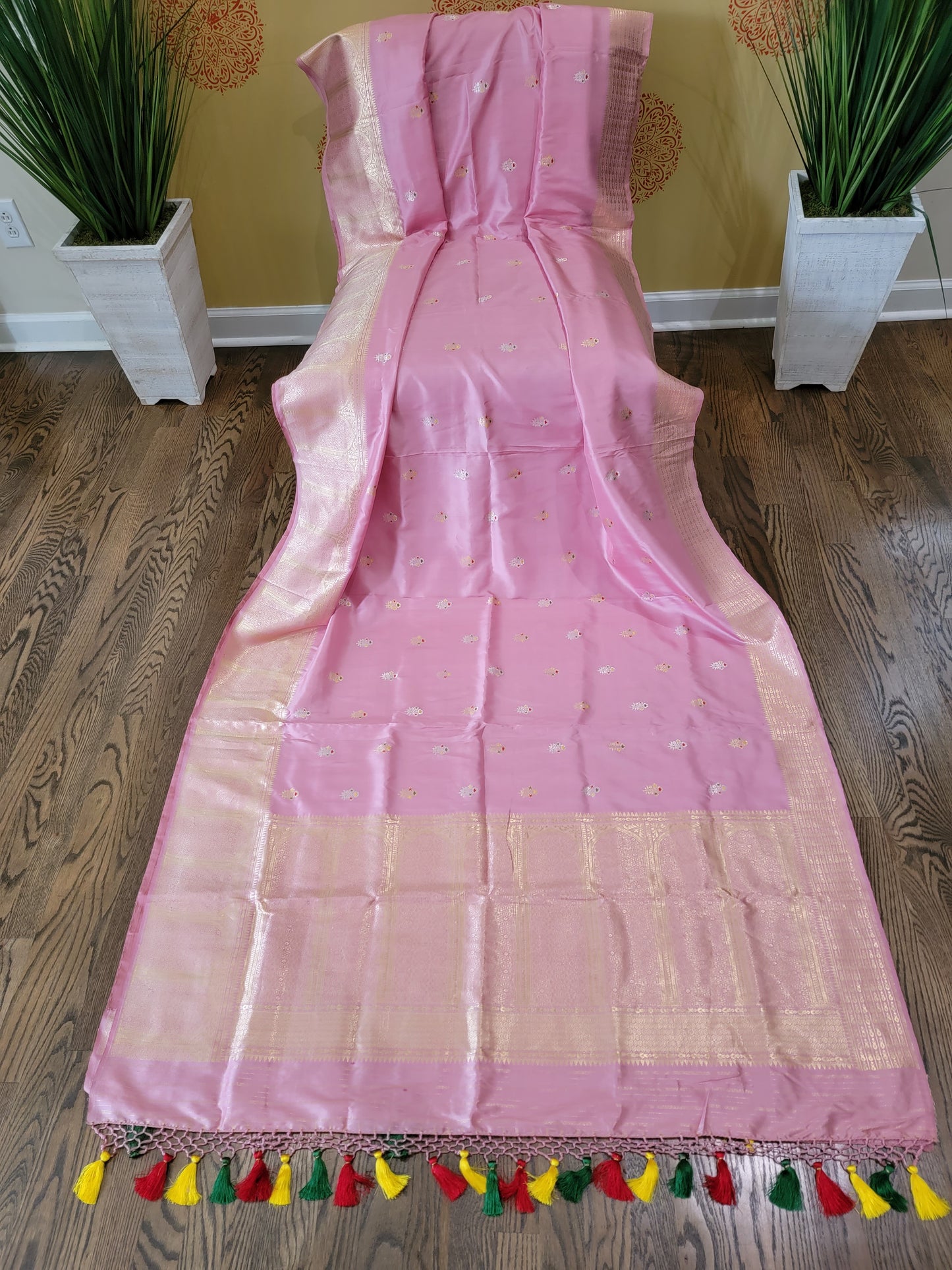 Kaduwa butta Handwoven Banarasi Saree - Cherry Blossom Pink