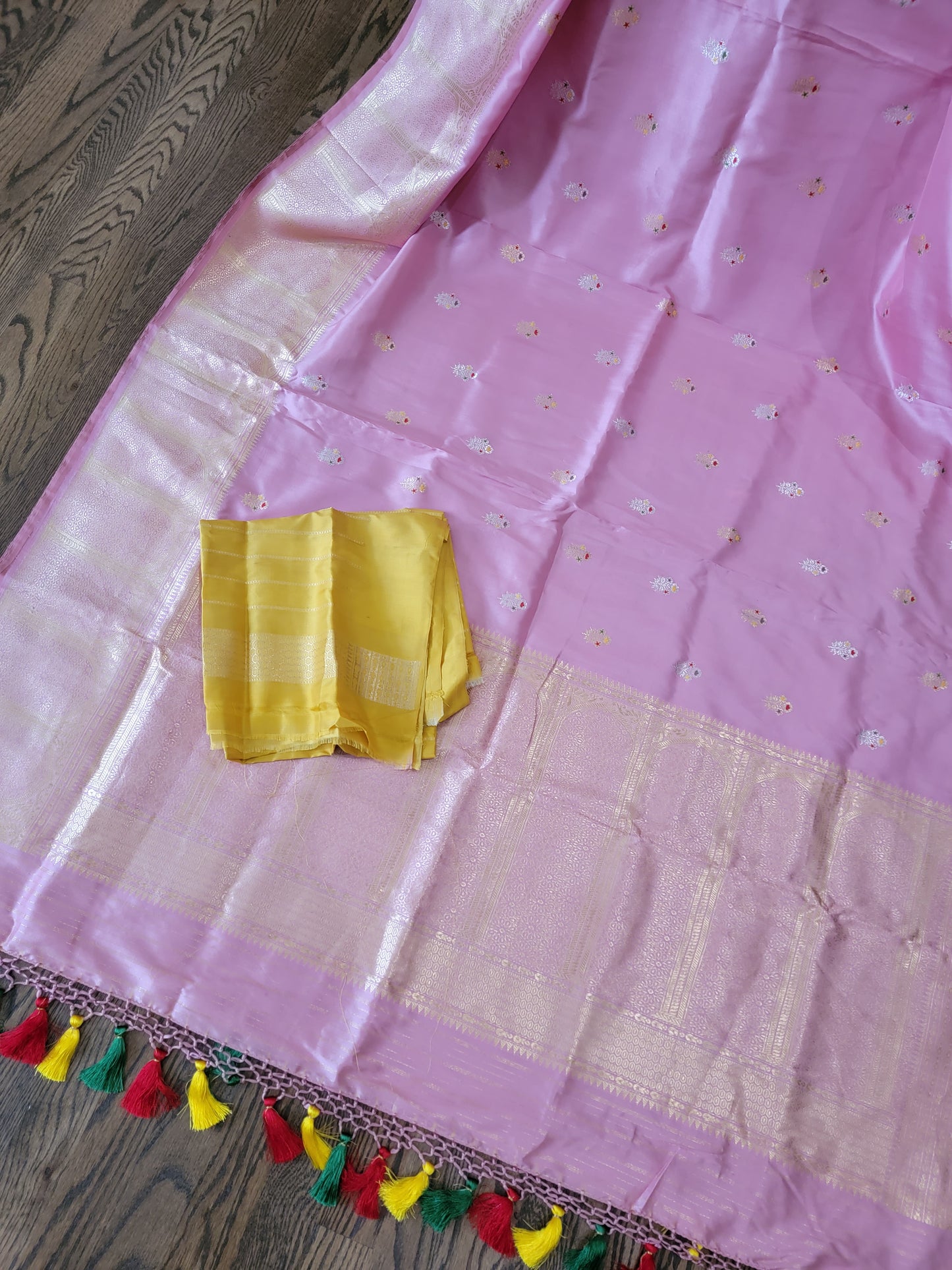 Kaduwa butta Handwoven Banarasi Saree - Cherry Blossom Pink