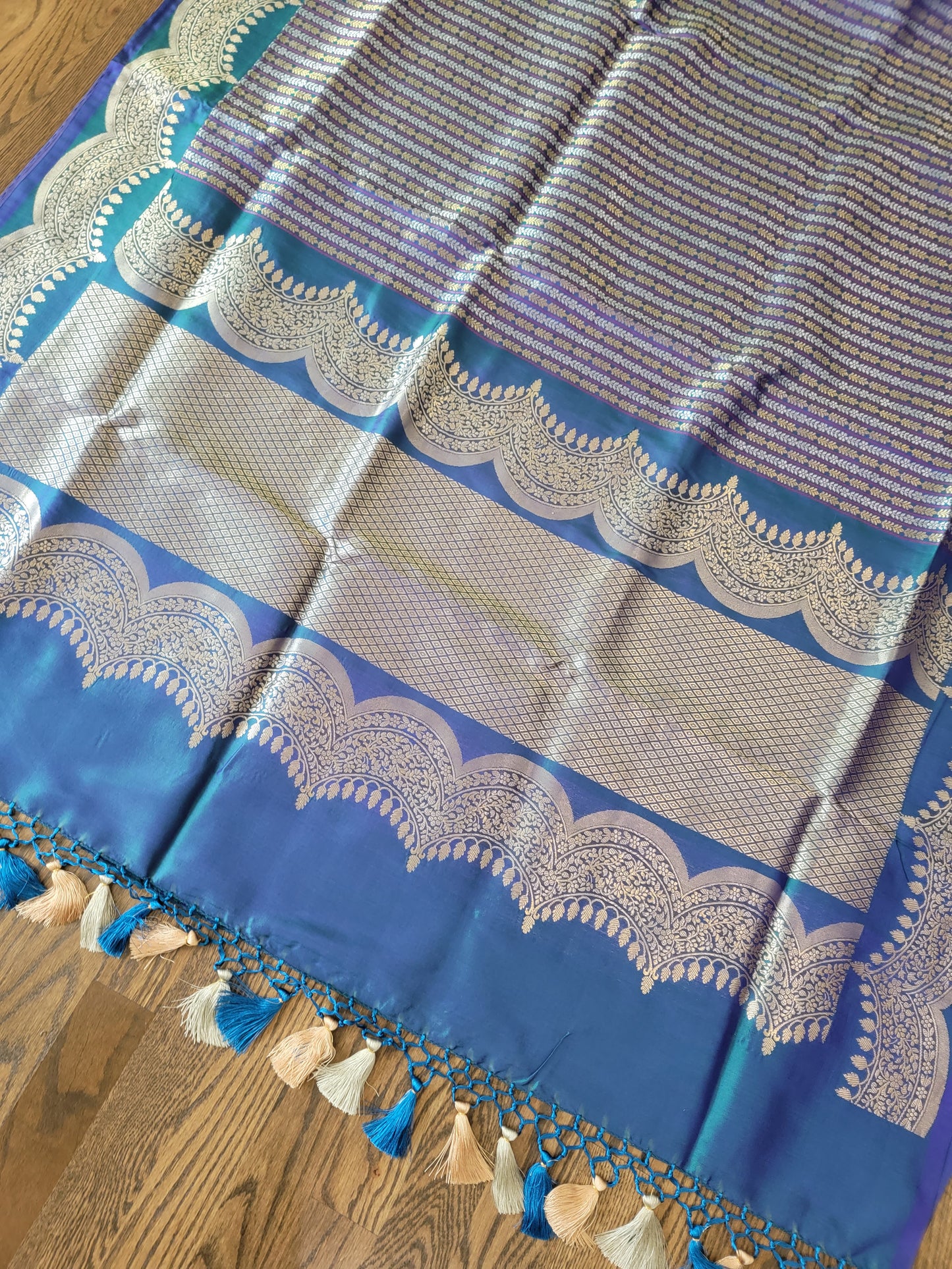 Scallop border Kaduwa butta Handwoven Banarasi Saree - saphire blue