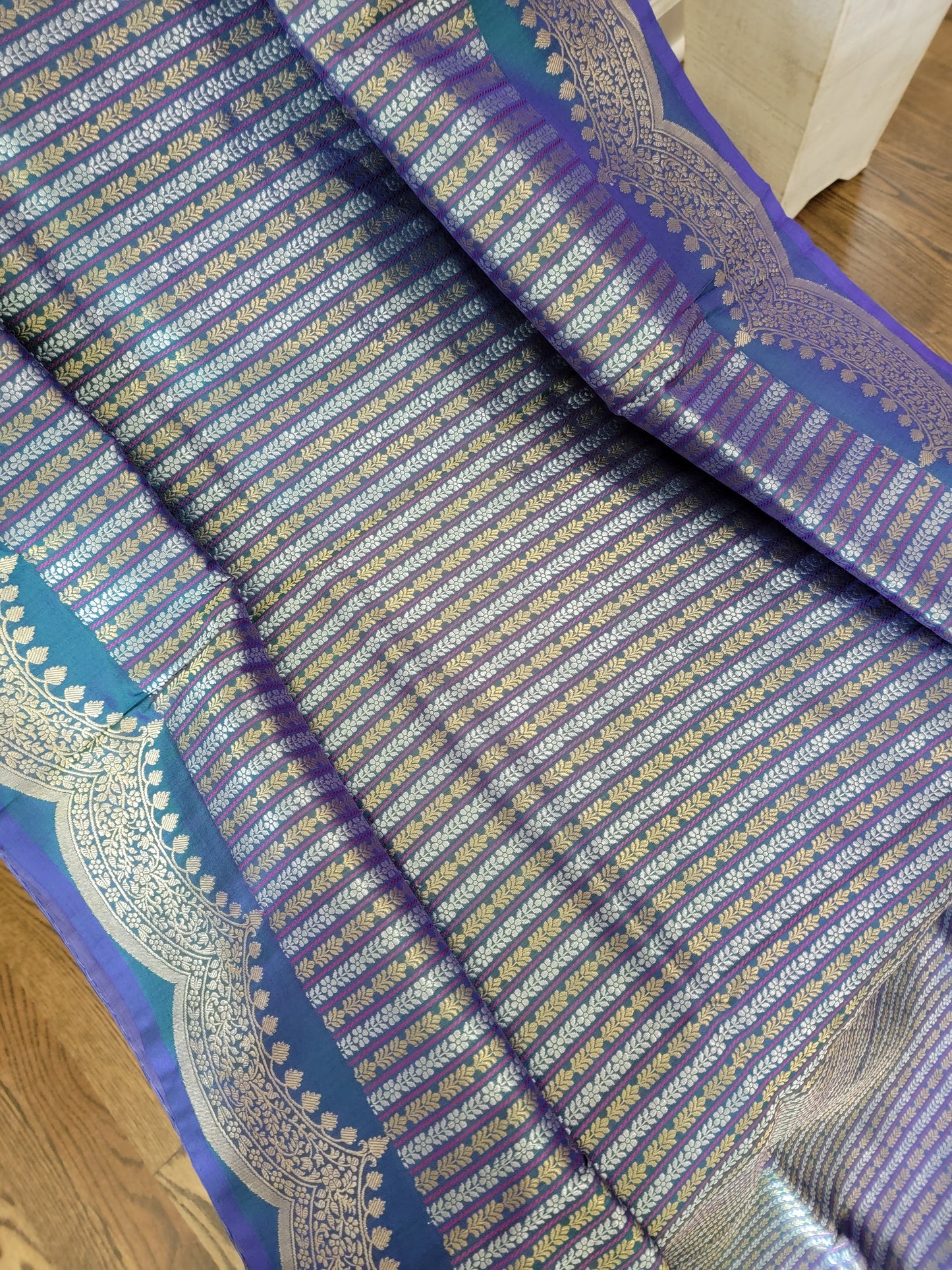 Scallop border Kaduwa butta Handwoven Banarasi Saree - saphire blue