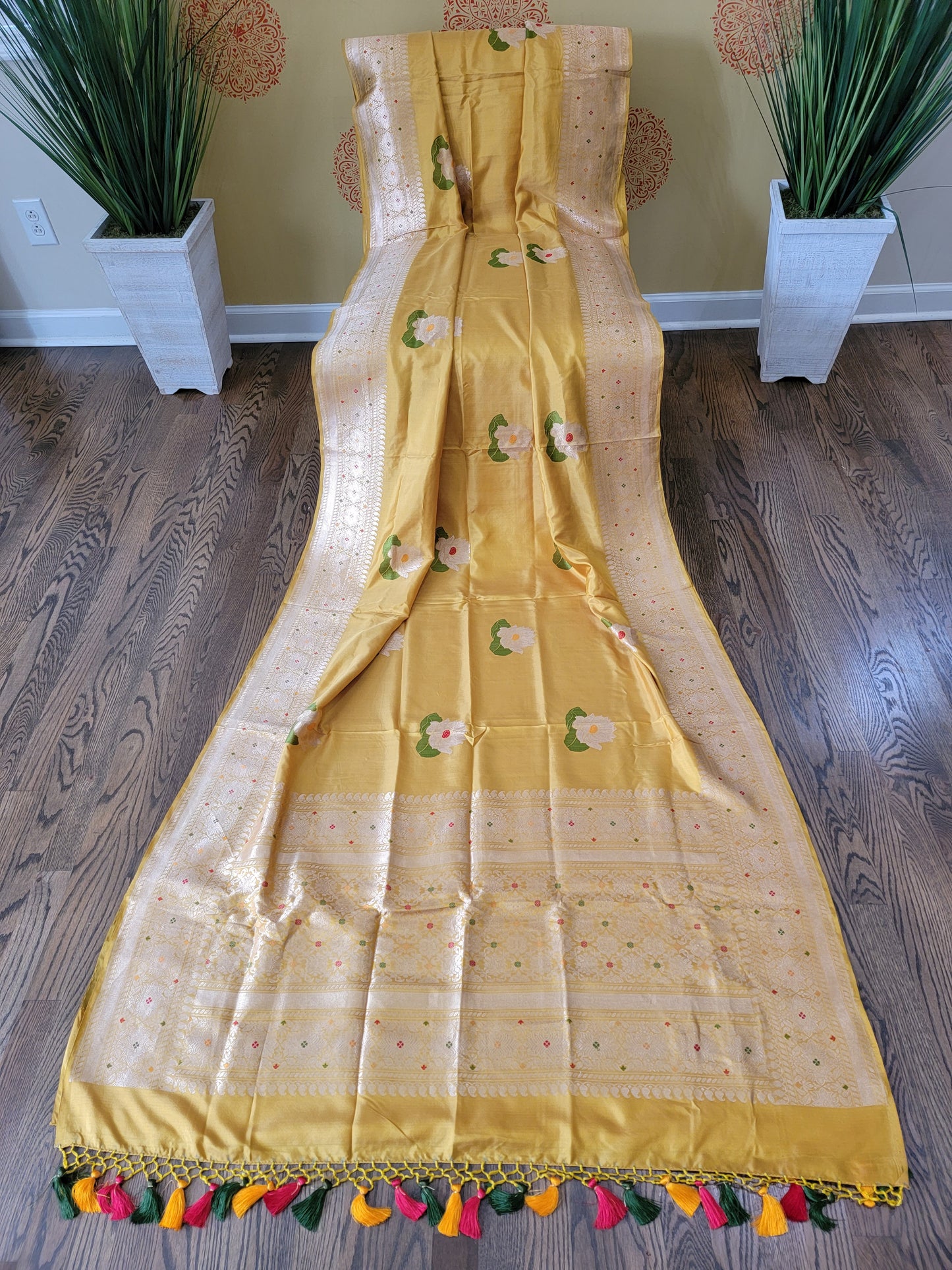 Kaduwa butta Handwoven Banarasi Saree - Yellow