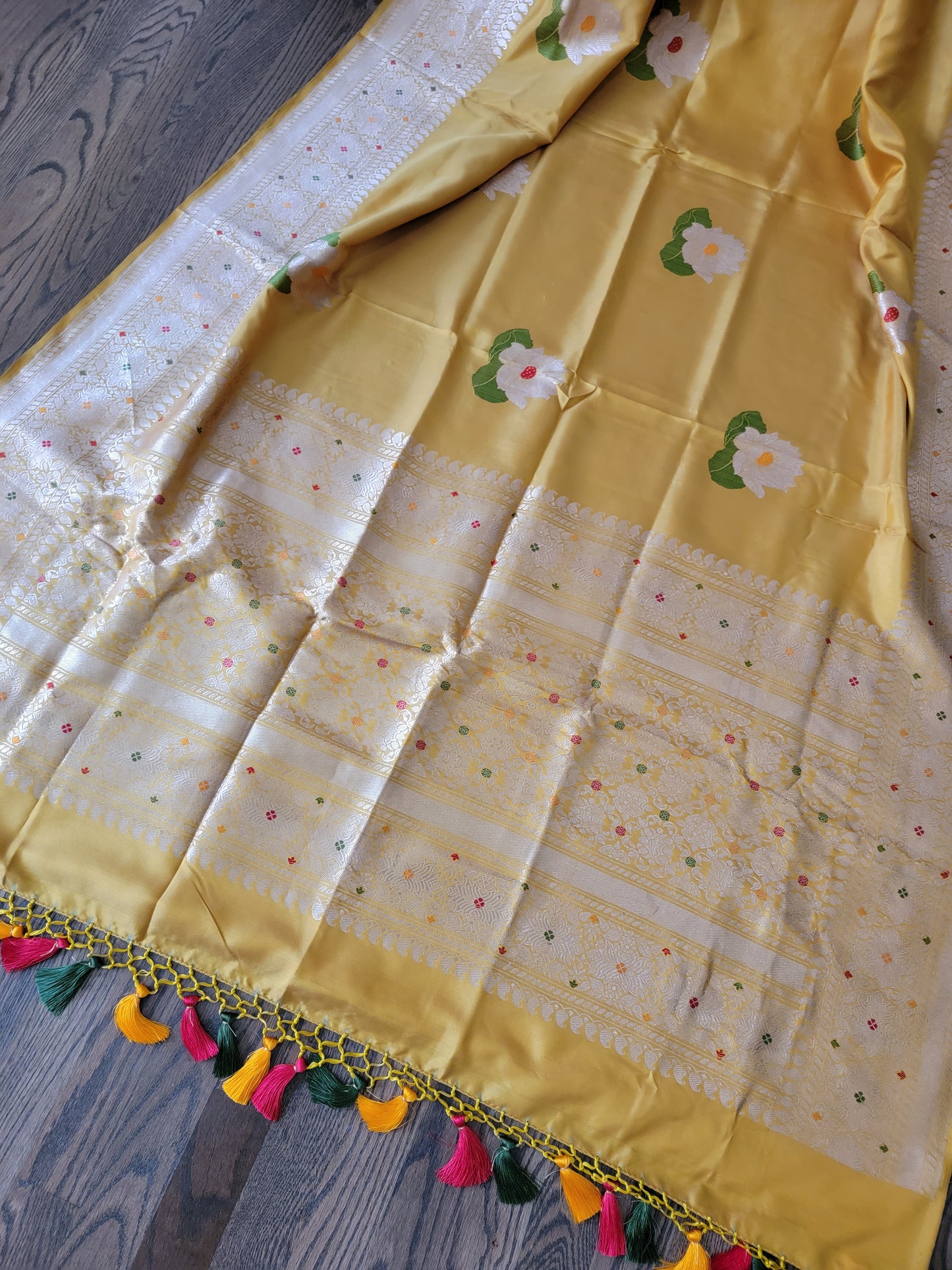 Kaduwa butta Handwoven Banarasi Saree - Yellow