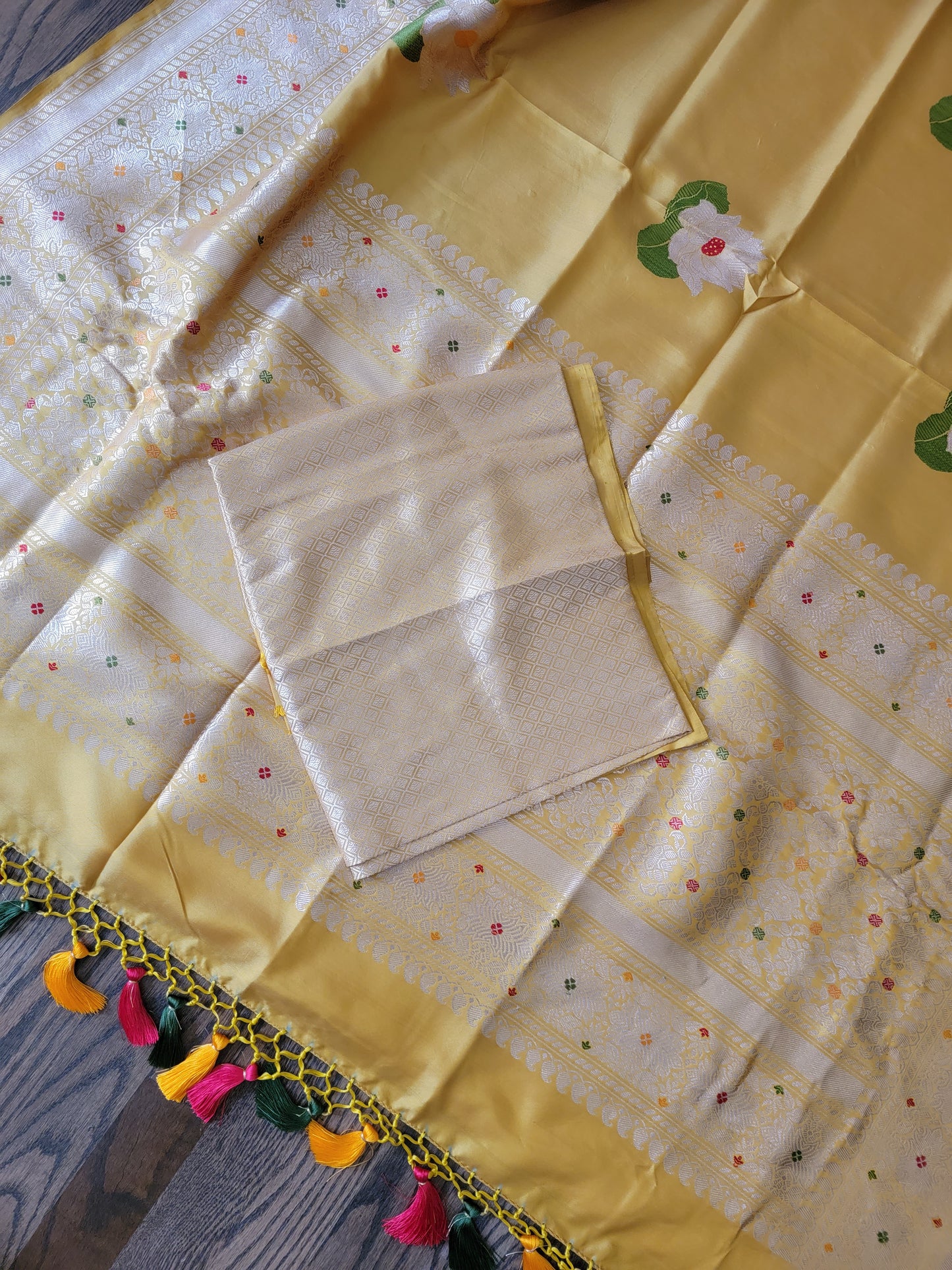Kaduwa butta Handwoven Banarasi Saree - Yellow