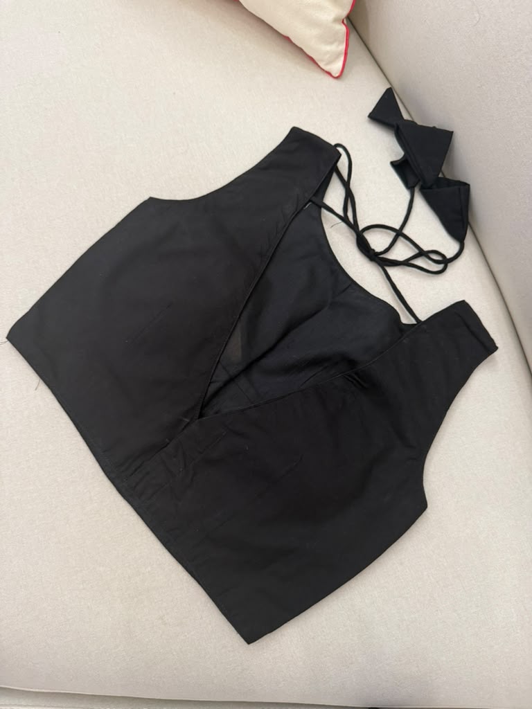 Basic Sleeveless Blouse - Black