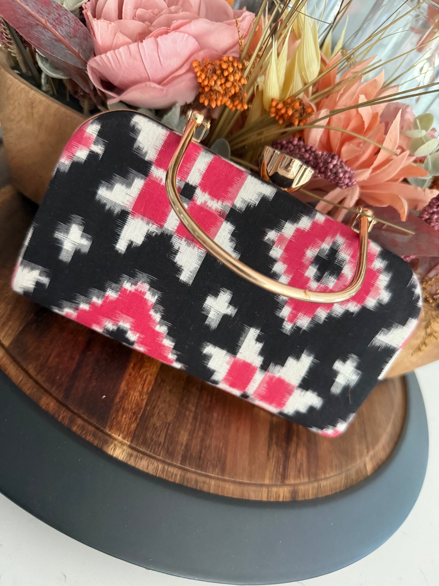 Telia Rumal Clutch with handle
