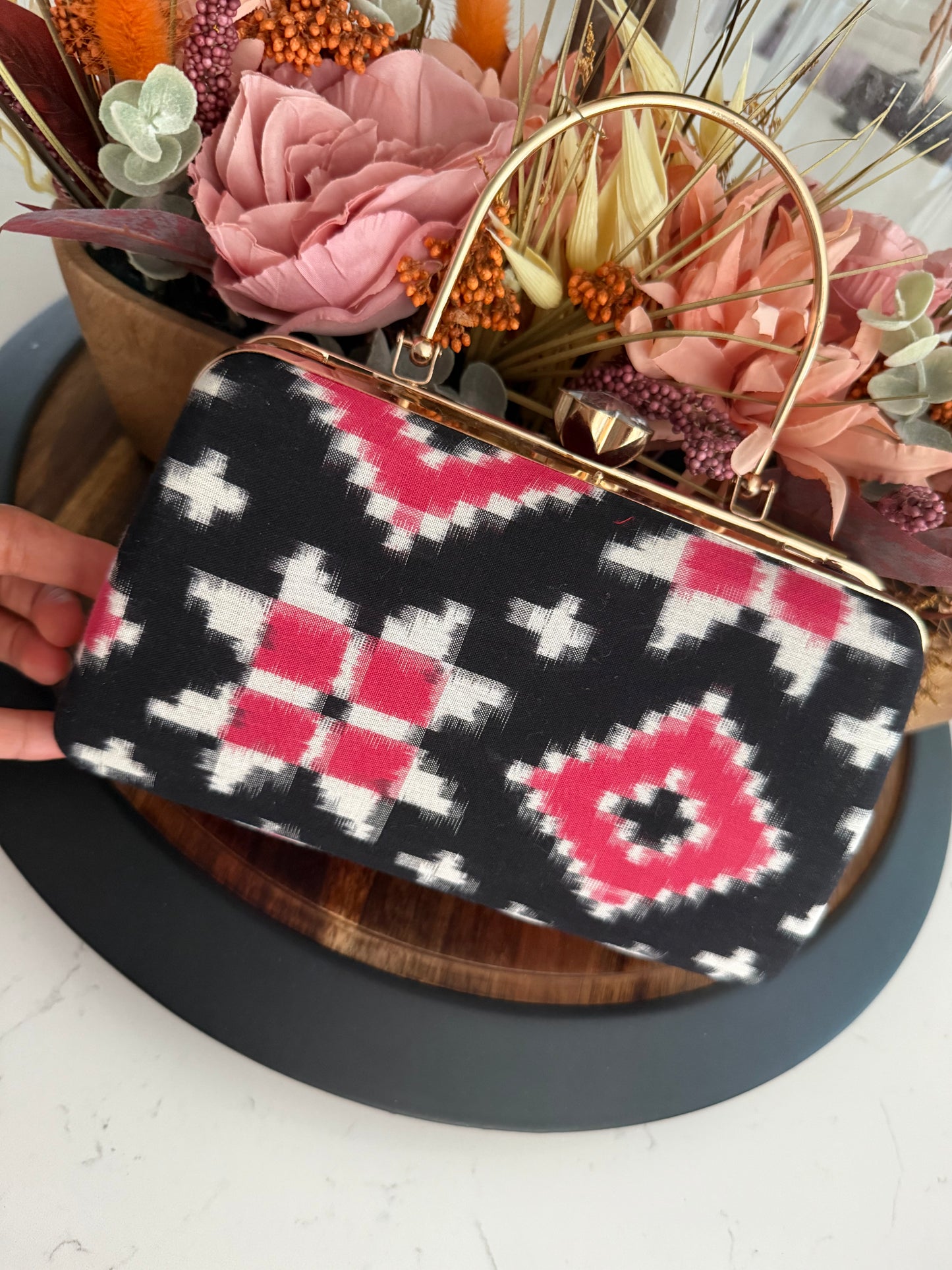 Telia Rumal Clutch with handle