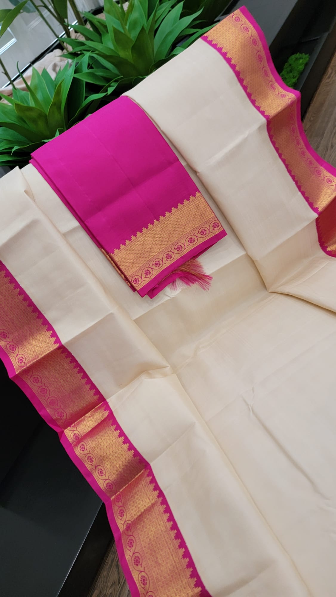 Kanjivaram - Pearl White / Fuchsia Pink