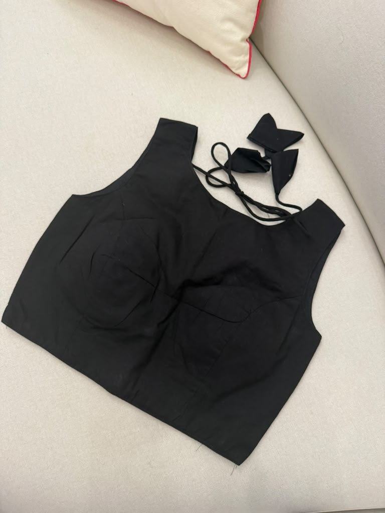 Basic Sleeveless Blouse - Black