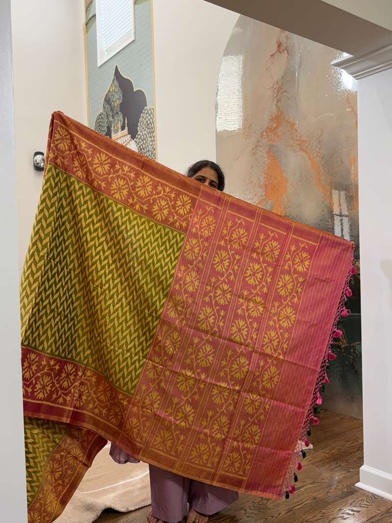 Handwoven Single Ikkat Patola - Pink and Sauf green - Laheriya ikat
