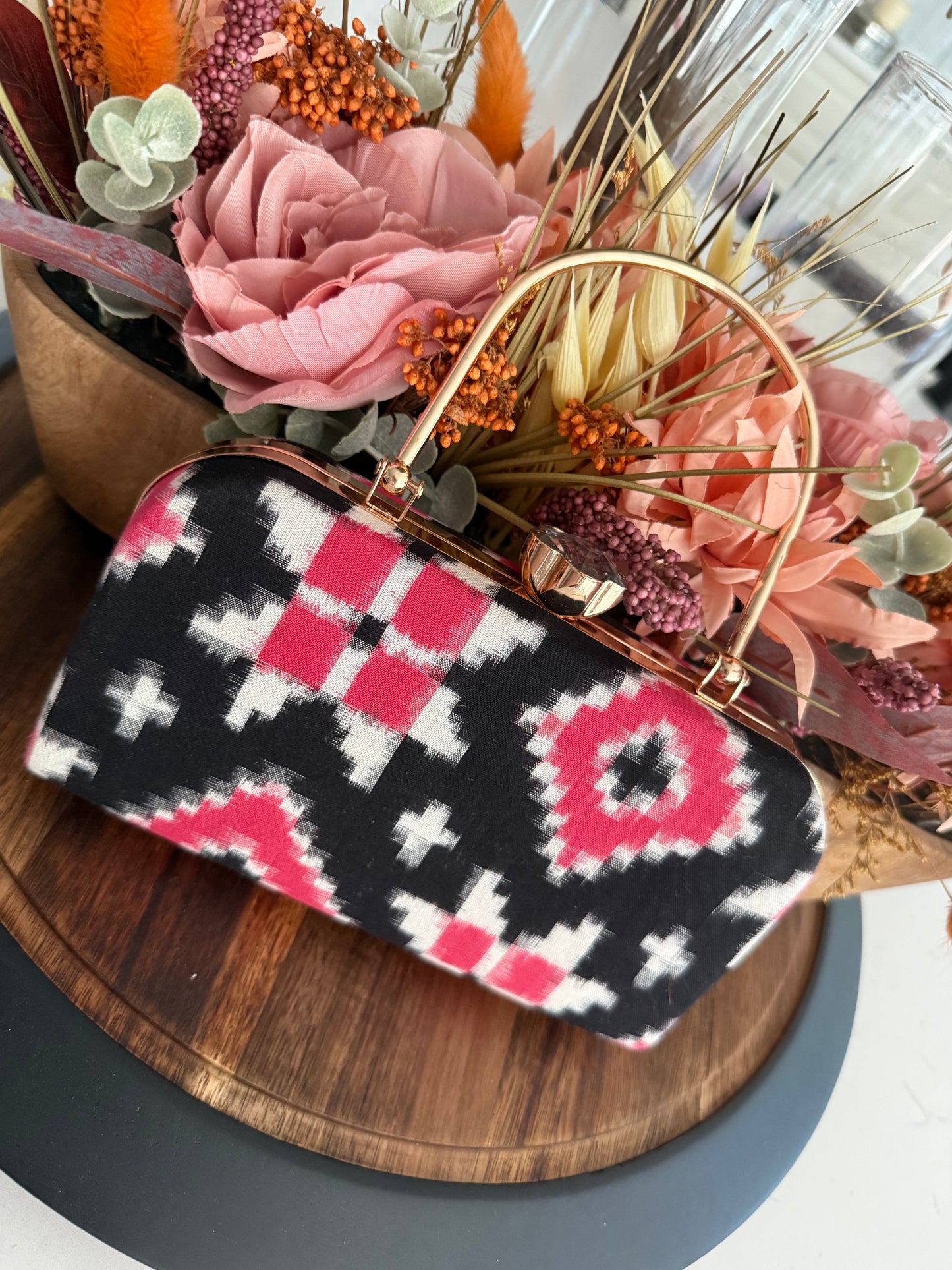 Telia Rumal Clutch with handle