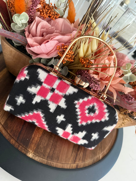 Telia Rumal Clutch with handle