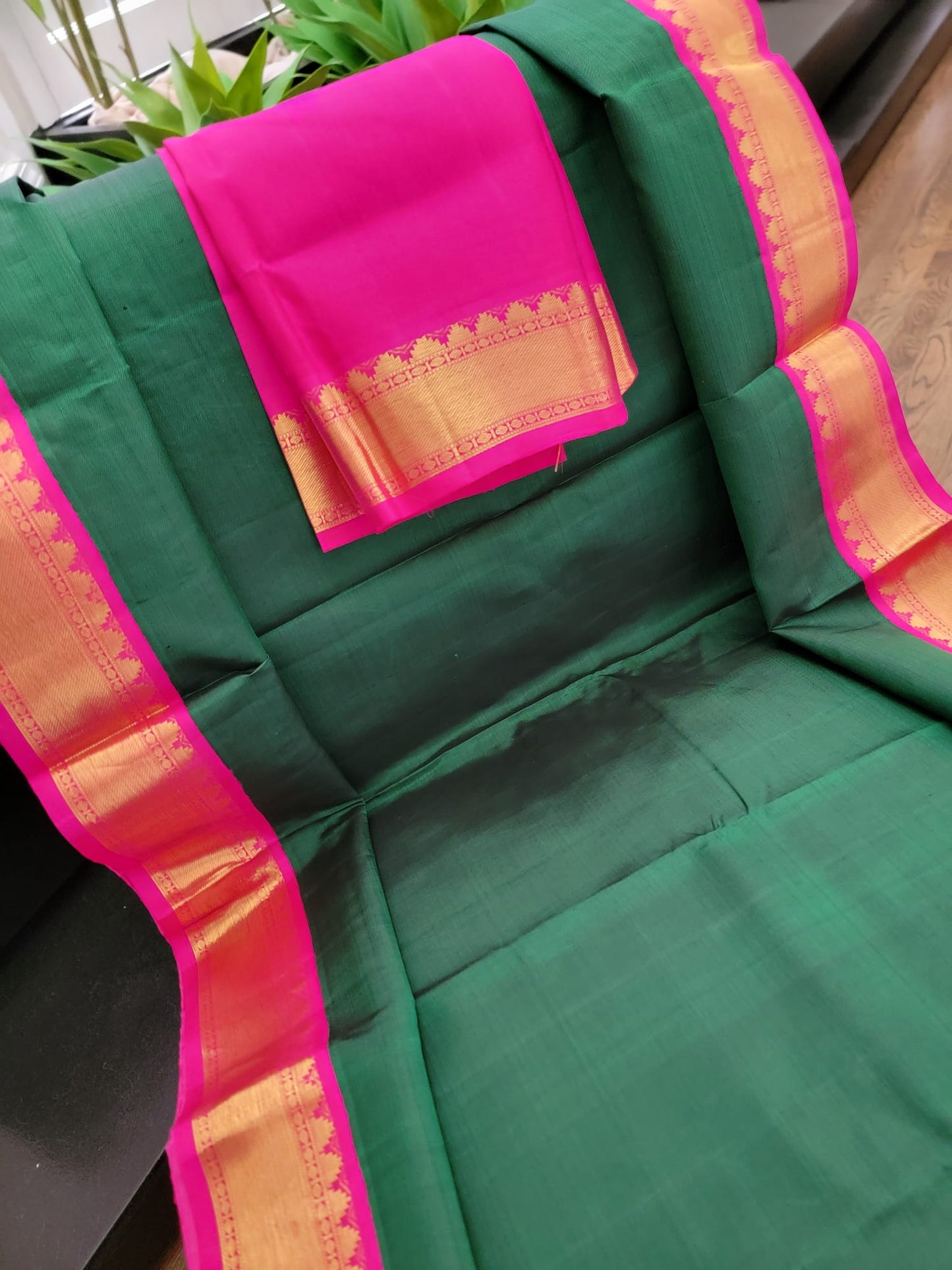 Kanjivaram - Emerald Green  / Fuchsia Pink